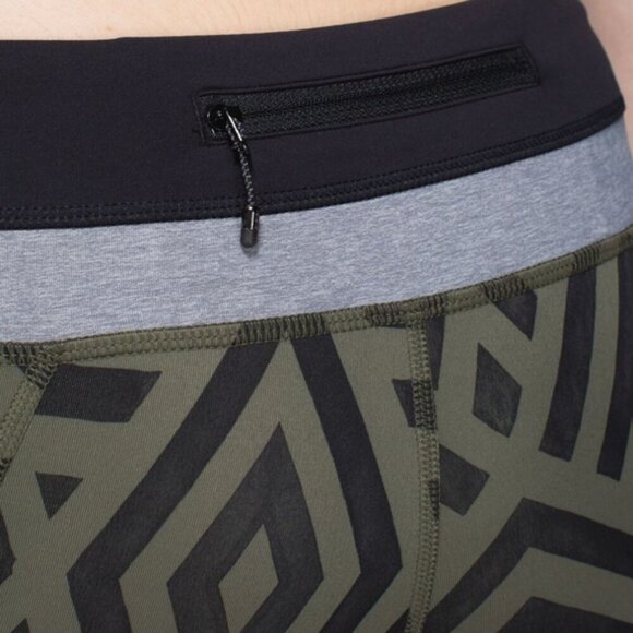 Lululemon Inspire Crop Chevron Shuffle Fatigue Green Cropped Leggings Yoga Gym - Picture 4 of 12